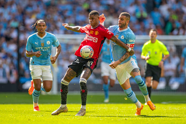 在探讨阿隆 在探讨阿隆